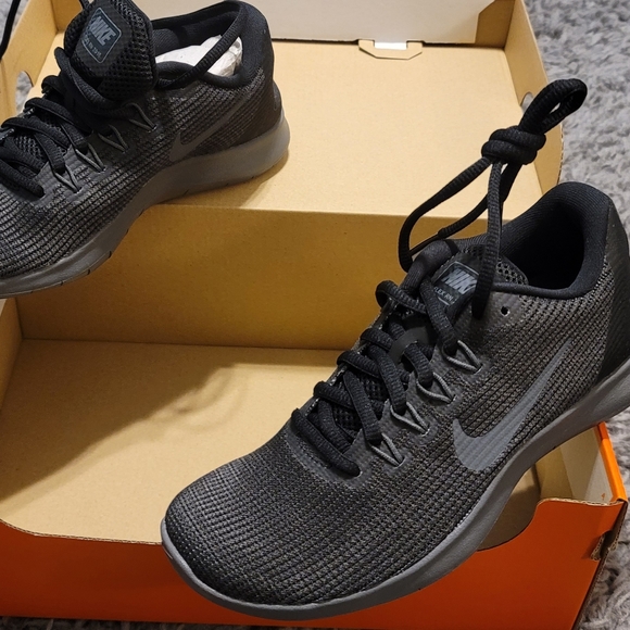 Womens Nike Flex Run New in Box - Picture 2 of 4